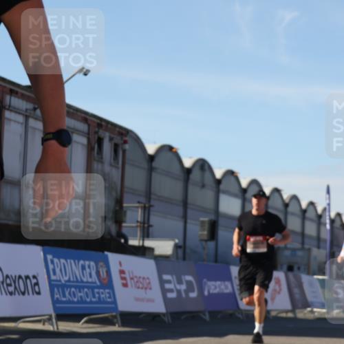 03.10.2025 - Köhlbrandbrückenlauf Luisa Fischer http://msf.ph/oto/9032986 03.10.2025 13:09:58 Ziel 4260, 4625, 4718, 4787, 4837, 4929, 5520, 5763, 5941, 6083, 6750, 6764 meine-sportfotos.de