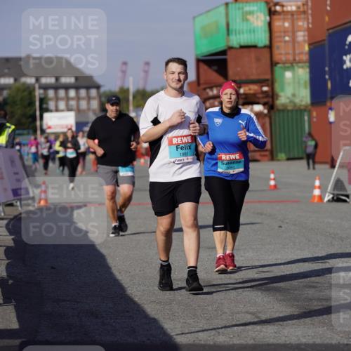 03.10.2025 - Köhlbrandbrückenlauf Michael Burmester http://msf.ph/oto/9032997 03.10.2025 10:40:57 Ziel 1518, 1981, 2223, 2260, 2485, 3080 meine-sportfotos.de