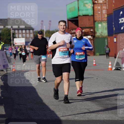 03.10.2025 - Köhlbrandbrückenlauf Michael Burmester http://msf.ph/oto/9033005 03.10.2025 10:40:57 Ziel 1518, 1981, 2223, 2260, 2485, 3080 meine-sportfotos.de