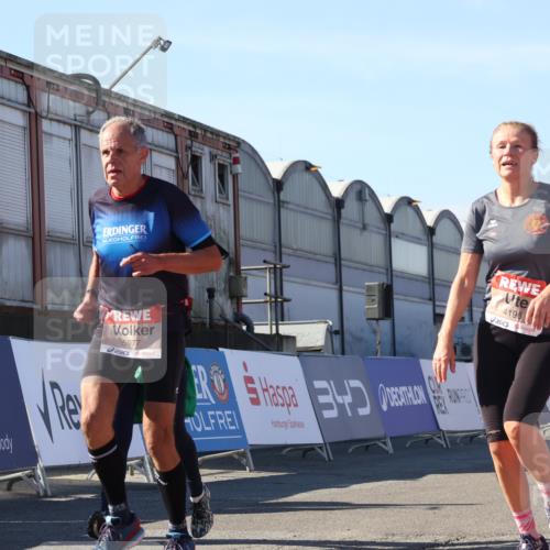 03.10.2025 - Köhlbrandbrückenlauf Luisa Fischer http://msf.ph/oto/9033015 03.10.2025 13:10:06 Ziel 4196, 4260, 4573, 4730, 4787, 4929, 5763, 5977, 6083, 6111, 6428, 6432, 6750, 6764, 6813 meine-sportfotos.de