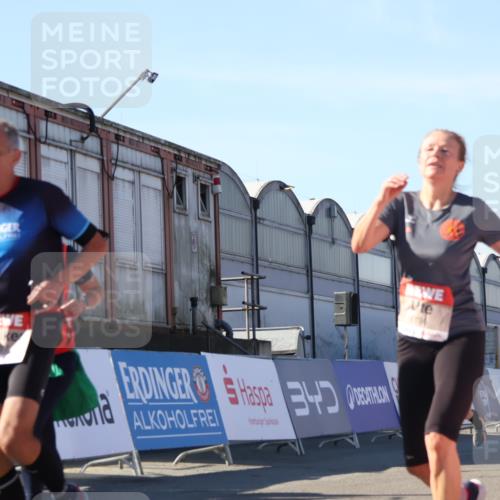 03.10.2025 - Köhlbrandbrückenlauf Luisa Fischer http://msf.ph/oto/9033018 03.10.2025 13:10:07 Ziel 4196, 4343, 4573, 4730, 4787, 4929, 5763, 5977, 6083, 6111, 6428, 6432, 6764, 6813 meine-sportfotos.de