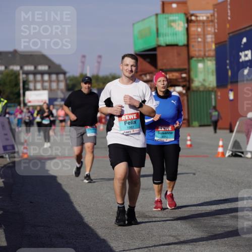 03.10.2025 - Köhlbrandbrückenlauf Michael Burmester http://msf.ph/oto/9033020 03.10.2025 10:40:57 Ziel 1518, 1981, 2223, 2260, 2485, 3080 meine-sportfotos.de
