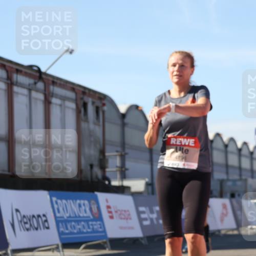 03.10.2025 - Köhlbrandbrückenlauf Luisa Fischer http://msf.ph/oto/9033026 03.10.2025 13:10:07 Ziel 4196, 4343, 4573, 4730, 4787, 4929, 5763, 5977, 6083, 6111, 6428, 6432, 6764, 6813 meine-sportfotos.de