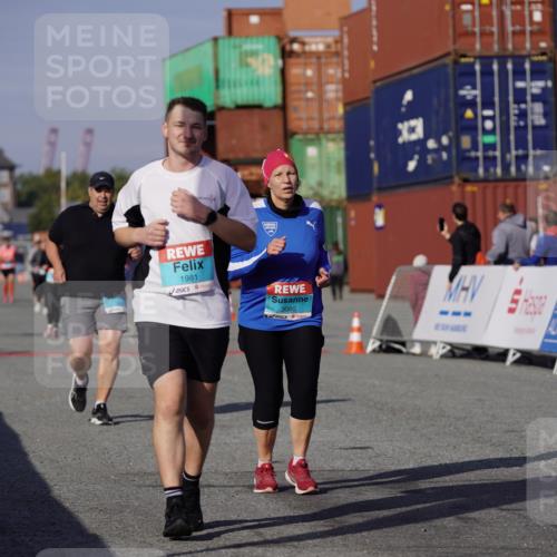 03.10.2025 - Köhlbrandbrückenlauf Michael Burmester http://msf.ph/oto/9033027 03.10.2025 10:40:58 Ziel 1518, 1981, 2223, 2485, 3080 meine-sportfotos.de