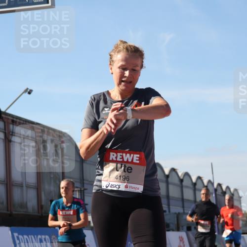 03.10.2025 - Köhlbrandbrückenlauf Luisa Fischer http://msf.ph/oto/9033036 03.10.2025 13:10:09 Ziel 4196, 4343, 4573, 4683, 4730, 4787, 4822, 4929, 5977, 6083, 6111, 6428, 6432, 6764, 6813 meine-sportfotos.de