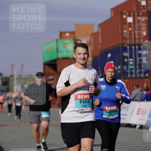 03.10.2025 - Köhlbrandbrückenlauf Michael Burmester http://msf.ph/oto/9033040 03.10.2025 10:41:00 Ziel 1518, 1981, 3080 meine-sportfotos.de
