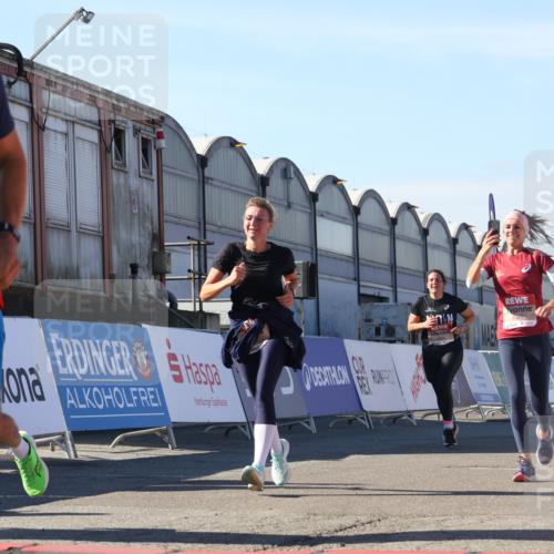 03.10.2025 - Köhlbrandbrückenlauf Luisa Fischer http://msf.ph/oto/9033045 03.10.2025 13:10:13 Ziel 4147, 4196, 4343, 4364, 4573, 4683, 4730, 4822, 5029, 5977, 6111, 6428, 6432, 6587, 6764, 6813 meine-sportfotos.de