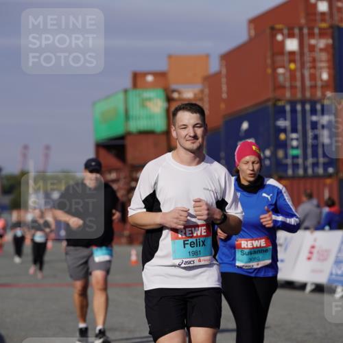 03.10.2025 - Köhlbrandbrückenlauf Michael Burmester http://msf.ph/oto/9033046 03.10.2025 10:41:00 Ziel 1518, 1981, 3080 meine-sportfotos.de