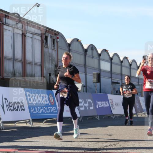 03.10.2025 - Köhlbrandbrückenlauf Luisa Fischer http://msf.ph/oto/9033047 03.10.2025 13:10:13 Ziel 4147, 4196, 4343, 4364, 4573, 4683, 4730, 4822, 5029, 5977, 6111, 6428, 6432, 6587, 6764, 6813 meine-sportfotos.de
