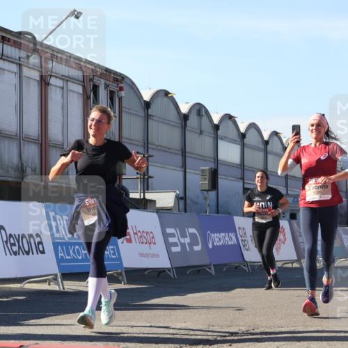 03.10.2025 - Köhlbrandbrückenlauf Luisa Fischer http://msf.ph/oto/9033050 03.10.2025 13:10:14 Ziel 4147, 4196, 4343, 4364, 4573, 4683, 4730, 4822, 5029, 5977, 6111, 6428, 6432, 6587, 6813 meine-sportfotos.de