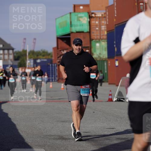 03.10.2025 - Köhlbrandbrückenlauf Michael Burmester http://msf.ph/oto/9033053 03.10.2025 10:41:01 Ziel 1518, 3080 meine-sportfotos.de