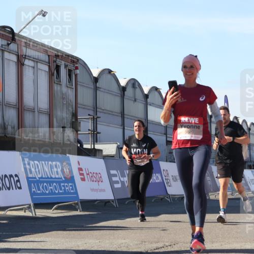 03.10.2025 - Köhlbrandbrückenlauf Luisa Fischer http://msf.ph/oto/9033059 03.10.2025 13:10:15 Ziel 4147, 4196, 4343, 4364, 4573, 4683, 4730, 4822, 5029, 5977, 6111, 6428, 6432, 6587, 6813 meine-sportfotos.de