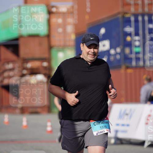 03.10.2025 - Köhlbrandbrückenlauf Michael Burmester http://msf.ph/oto/9033066 03.10.2025 10:41:02 Ziel 1518, 2723 meine-sportfotos.de