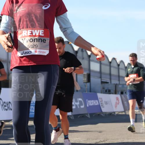 03.10.2025 - Köhlbrandbrückenlauf Luisa Fischer http://msf.ph/oto/9033082 03.10.2025 13:10:17 Ziel 4147, 4196, 4343, 4364, 4479, 4573, 4683, 4730, 4822, 5029, 5977, 6587, 6813 meine-sportfotos.de
