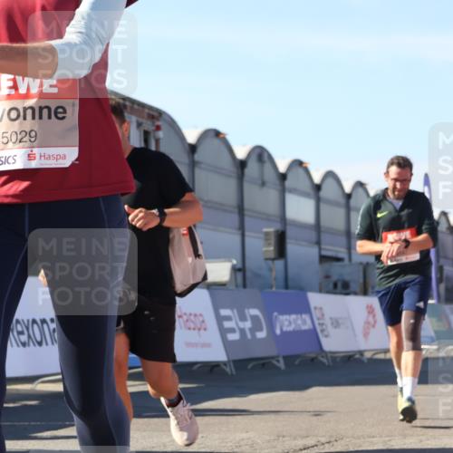 03.10.2025 - Köhlbrandbrückenlauf Luisa Fischer http://msf.ph/oto/9033085 03.10.2025 13:10:17 Ziel 4147, 4196, 4343, 4364, 4479, 4573, 4683, 4730, 4822, 5029, 5977, 6587, 6813 meine-sportfotos.de