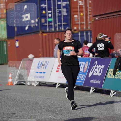03.10.2025 - Köhlbrandbrückenlauf Michael Burmester http://msf.ph/oto/9033086 03.10.2025 10:41:06 Ziel 2723, 3373, 3374 meine-sportfotos.de