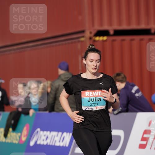 03.10.2025 - Köhlbrandbrückenlauf Michael Burmester http://msf.ph/oto/9033106 03.10.2025 10:41:08 Ziel 2723, 3373, 3374 meine-sportfotos.de
