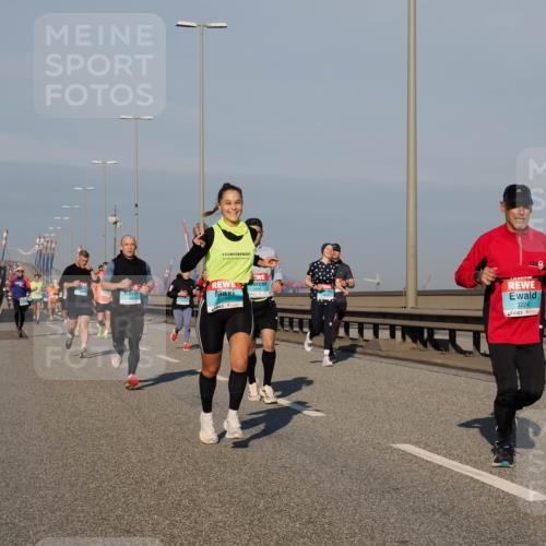 03.10.2025 - Köhlbrandbrückenlauf Fabian Wolf http://msf.ph/oto/9033109 03.10.2025 09:47:11 Position 3 30, 2004, 3454, 3224 meine-sportfotos.de