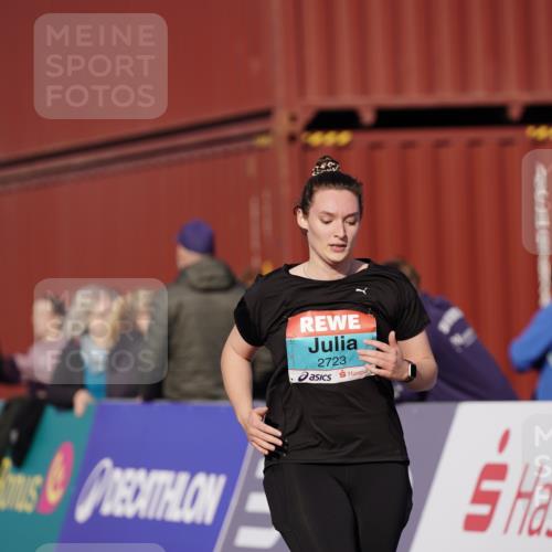 03.10.2025 - Köhlbrandbrückenlauf Michael Burmester http://msf.ph/oto/9033112 03.10.2025 10:41:08 Ziel 2723, 3373, 3374 meine-sportfotos.de