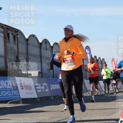 03.10.2025 - Köhlbrandbrückenlauf Luisa Fischer http://msf.ph/oto/9033119 03.10.2025 13:10:22 Ziel 4147, 4343, 4364, 4479, 4683, 4710, 4711, 4774, 4822, 5029, 6294, 6587, 6781, 6782 meine-sportfotos.de