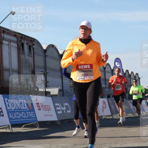 03.10.2025 - Köhlbrandbrückenlauf Luisa Fischer http://msf.ph/oto/9033120 03.10.2025 13:10:23 Ziel 4147, 4343, 4364, 4479, 4683, 4710, 4711, 4774, 4822, 5029, 6294, 6587, 6781, 6782 meine-sportfotos.de