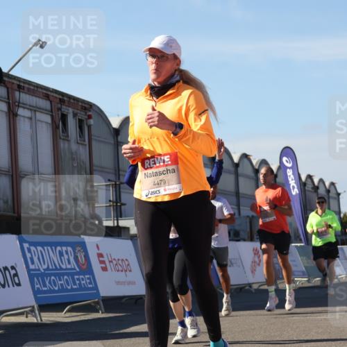 03.10.2025 - Köhlbrandbrückenlauf Luisa Fischer http://msf.ph/oto/9033124 03.10.2025 13:10:23 Ziel 4147, 4343, 4364, 4479, 4683, 4710, 4711, 4774, 4822, 5029, 6294, 6587, 6781, 6782 meine-sportfotos.de