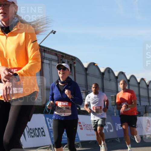 03.10.2025 - Köhlbrandbrückenlauf Luisa Fischer http://msf.ph/oto/9033134 03.10.2025 13:10:24 Ziel 4147, 4364, 4429, 4479, 4683, 4710, 4711, 4774, 4822, 5029, 6294, 6587, 6781, 6782 meine-sportfotos.de