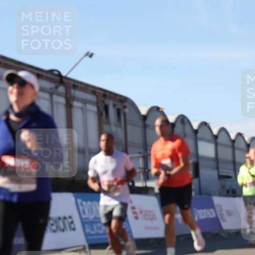 03.10.2025 - Köhlbrandbrückenlauf Luisa Fischer http://msf.ph/oto/9033141 03.10.2025 13:10:25 Ziel 4147, 4364, 4429, 4479, 4710, 4711, 4774, 4822, 5029, 5689, 6024, 6294, 6587, 6781, 6782 meine-sportfotos.de