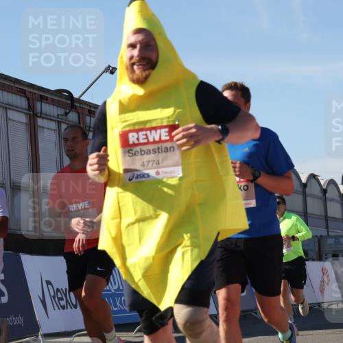 03.10.2025 - Köhlbrandbrückenlauf Luisa Fischer http://msf.ph/oto/9033153 03.10.2025 13:10:26 Ziel 4147, 4364, 4429, 4479, 4710, 4711, 4774, 5029, 5689, 6024, 6294, 6587, 6781, 6782 meine-sportfotos.de
