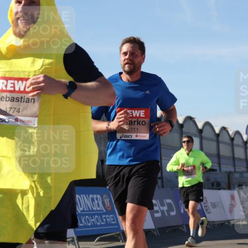 03.10.2025 - Köhlbrandbrückenlauf Luisa Fischer http://msf.ph/oto/9033155 03.10.2025 13:10:26 Ziel 4147, 4364, 4429, 4479, 4710, 4711, 4774, 5029, 5689, 6024, 6294, 6587, 6781, 6782 meine-sportfotos.de