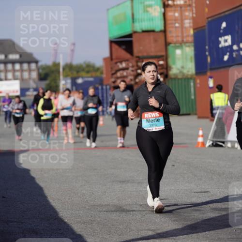 03.10.2025 - Köhlbrandbrückenlauf Michael Burmester http://msf.ph/oto/9033158 03.10.2025 10:41:11 Ziel 2723, 3373, 3374 meine-sportfotos.de