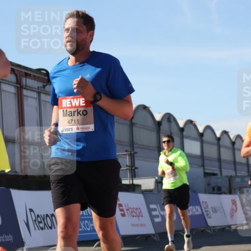 03.10.2025 - Köhlbrandbrückenlauf Luisa Fischer http://msf.ph/oto/9033160 03.10.2025 13:10:26 Ziel 4147, 4364, 4429, 4479, 4710, 4711, 4774, 5029, 5689, 6024, 6294, 6587, 6781, 6782 meine-sportfotos.de