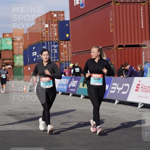 03.10.2025 - Köhlbrandbrückenlauf Michael Burmester http://msf.ph/oto/9033171 03.10.2025 10:41:13 Ziel 2182, 2548, 2723, 3373, 3374 meine-sportfotos.de