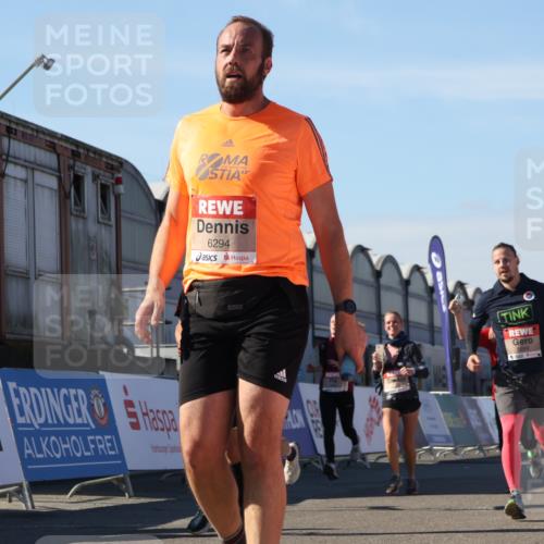 03.10.2025 - Köhlbrandbrückenlauf Luisa Fischer http://msf.ph/oto/9033175 03.10.2025 13:10:29 Ziel 4147, 4386, 4429, 4479, 4710, 4711, 4774, 5229, 5383, 5689, 5738, 5889, 6024, 6177, 6294, 6779, 6781, 6782 meine-sportfotos.de