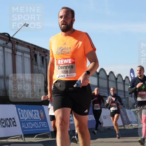 03.10.2025 - Köhlbrandbrückenlauf Luisa Fischer http://msf.ph/oto/9033178 03.10.2025 13:10:29 Ziel 4147, 4386, 4429, 4479, 4710, 4711, 4774, 5229, 5383, 5689, 5738, 5889, 6024, 6177, 6294, 6779, 6781, 6782 meine-sportfotos.de
