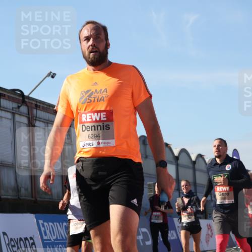 03.10.2025 - Köhlbrandbrückenlauf Luisa Fischer http://msf.ph/oto/9033179 03.10.2025 13:10:29 Ziel 4147, 4386, 4429, 4479, 4710, 4711, 4774, 5229, 5383, 5689, 5738, 5889, 6024, 6177, 6294, 6779, 6781, 6782 meine-sportfotos.de