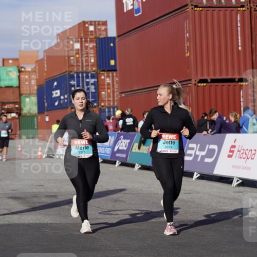 03.10.2025 - Köhlbrandbrückenlauf Michael Burmester http://msf.ph/oto/9033180 03.10.2025 10:41:14 Ziel 2182, 2548, 2723, 3373, 3374 meine-sportfotos.de