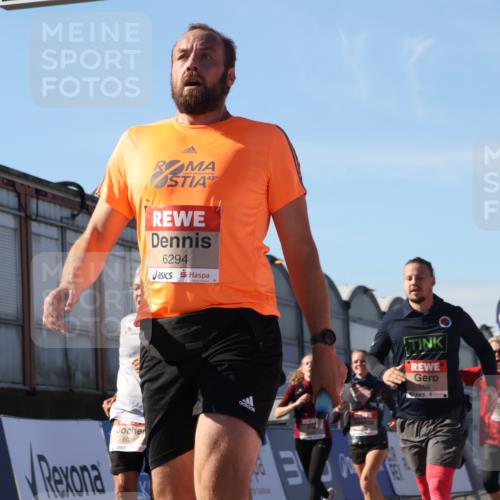 03.10.2025 - Köhlbrandbrückenlauf Luisa Fischer http://msf.ph/oto/9033183 03.10.2025 13:10:30 Ziel 4386, 4429, 4479, 4710, 4711, 4774, 5229, 5383, 5689, 5738, 5889, 6024, 6177, 6294, 6779, 6781, 6782 meine-sportfotos.de