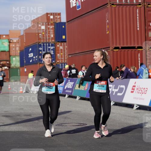 03.10.2025 - Köhlbrandbrückenlauf Michael Burmester http://msf.ph/oto/9033188 03.10.2025 10:41:14 Ziel 2182, 2548, 2723, 3373, 3374 meine-sportfotos.de