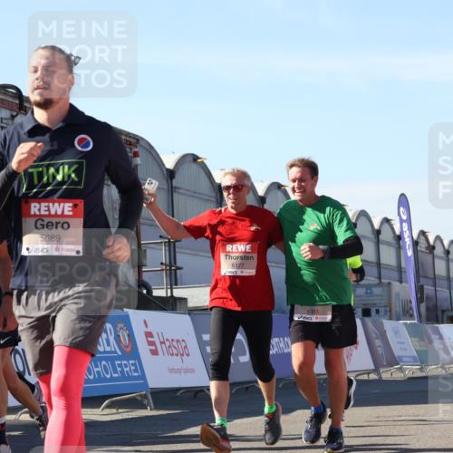 03.10.2025 - Köhlbrandbrückenlauf Luisa Fischer http://msf.ph/oto/9033193 03.10.2025 13:10:31 Ziel 4386, 4429, 4479, 4710, 4711, 4774, 5229, 5383, 5689, 5738, 5889, 6024, 6177, 6294, 6779, 6781, 6782 meine-sportfotos.de