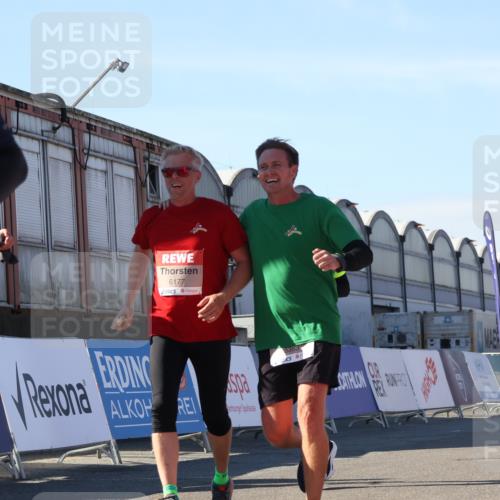 03.10.2025 - Köhlbrandbrückenlauf Luisa Fischer http://msf.ph/oto/9033200 03.10.2025 13:10:32 Ziel 4386, 4429, 4479, 4514, 4710, 4711, 4774, 5229, 5383, 5689, 5738, 5889, 6024, 6177, 6294, 6779, 6781, 6782 meine-sportfotos.de