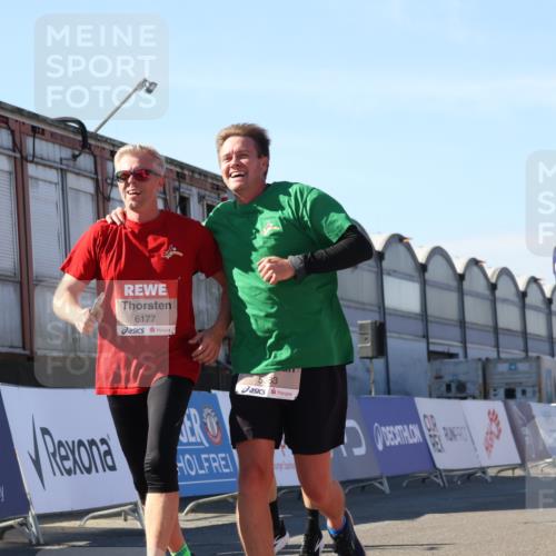03.10.2025 - Köhlbrandbrückenlauf Luisa Fischer http://msf.ph/oto/9033203 03.10.2025 13:10:32 Ziel 4386, 4429, 4479, 4514, 4710, 4711, 4774, 5229, 5383, 5689, 5738, 5889, 6024, 6177, 6294, 6779, 6781, 6782 meine-sportfotos.de