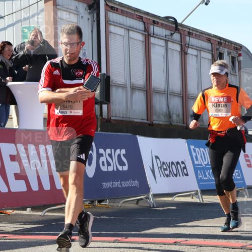 03.10.2025 - Köhlbrandbrückenlauf Luisa Fischer http://msf.ph/oto/9033257 03.10.2025 13:10:40 Ziel 4081, 4386, 4429, 4488, 4514, 5229, 5383, 5410, 5689, 5738, 5753, 5889, 6024, 6177, 6269, 6273, 6779 meine-sportfotos.de