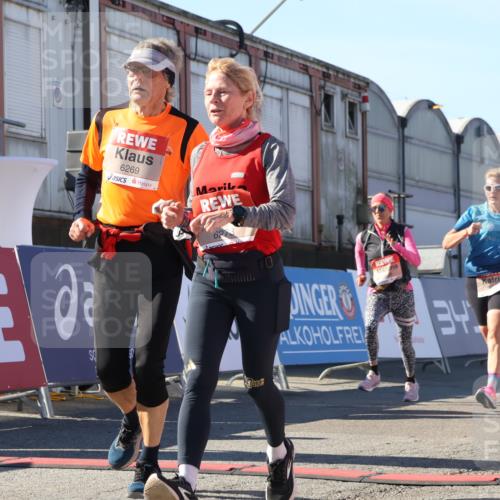 03.10.2025 - Köhlbrandbrückenlauf Luisa Fischer http://msf.ph/oto/9033266 03.10.2025 13:10:41 Ziel 4081, 4386, 4488, 4514, 5229, 5383, 5410, 5689, 5738, 5753, 5889, 6024, 6177, 6269, 6273, 6779 meine-sportfotos.de