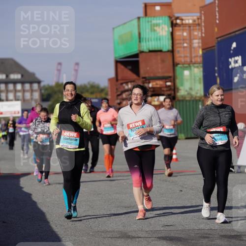 03.10.2025 - Köhlbrandbrückenlauf Michael Burmester http://msf.ph/oto/9033273 03.10.2025 10:41:21 Ziel 2182, 2199, 2547, 2548, 2555, 2612, 2613, 2666 meine-sportfotos.de
