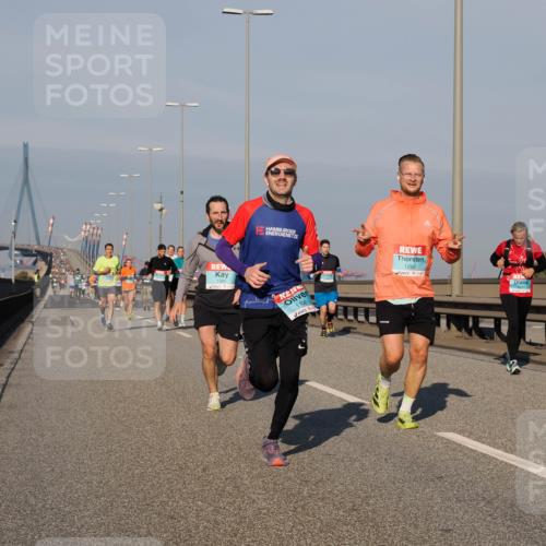 03.10.2025 - Köhlbrandbrückenlauf Fabian Wolf http://msf.ph/oto/9033274 03.10.2025 09:47:20 Position 3 1380, 1106, 1292 meine-sportfotos.de