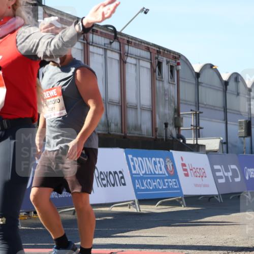 03.10.2025 - Köhlbrandbrückenlauf Luisa Fischer http://msf.ph/oto/9033294 03.10.2025 13:10:46 Ziel 4081, 4412, 4488, 4514, 5410, 5753, 5791, 6269, 6273 meine-sportfotos.de