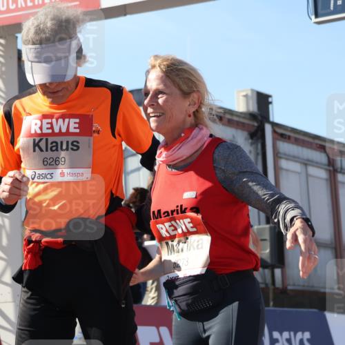 03.10.2025 - Köhlbrandbrückenlauf Luisa Fischer http://msf.ph/oto/9033301 03.10.2025 13:10:48 Ziel 4081, 4352, 4401, 4412, 4488, 4514, 5410, 5753, 5791, 6269, 6273, 6274 meine-sportfotos.de