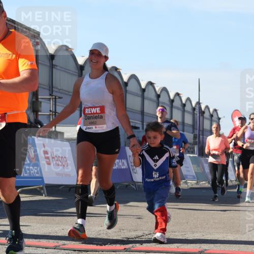 03.10.2025 - Köhlbrandbrückenlauf Luisa Fischer http://msf.ph/oto/9033327 03.10.2025 13:10:54 Ziel 4081, 4352, 4370, 4401, 4412, 4547, 4689, 4862, 4933, 4998, 5103, 5791, 5965, 6274, 6665, 6797 meine-sportfotos.de