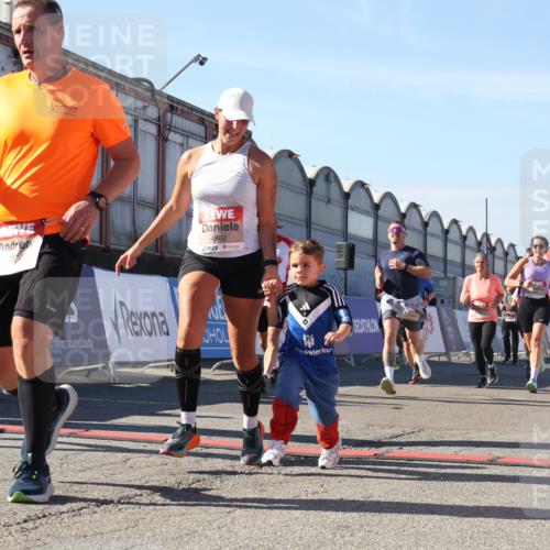 03.10.2025 - Köhlbrandbrückenlauf Luisa Fischer http://msf.ph/oto/9033332 03.10.2025 13:10:54 Ziel 4081, 4352, 4370, 4401, 4412, 4547, 4689, 4862, 4933, 4998, 5103, 5791, 5965, 6274, 6665, 6797 meine-sportfotos.de